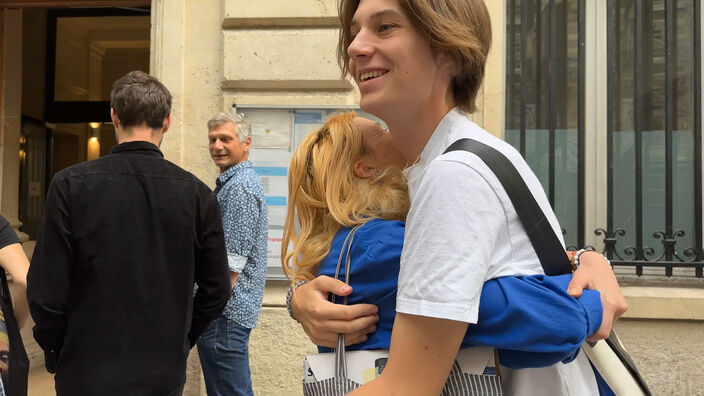 À Paris, les lycéens découvrent les résultats du baccalauréat