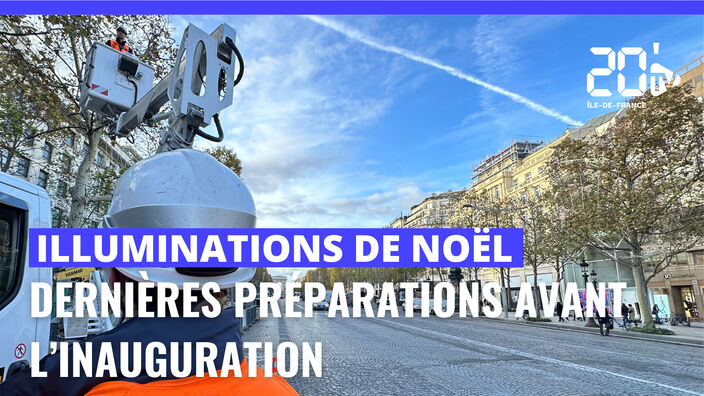 Dernières préparations avant les illuminations de Noël sur les Champs-Elysées