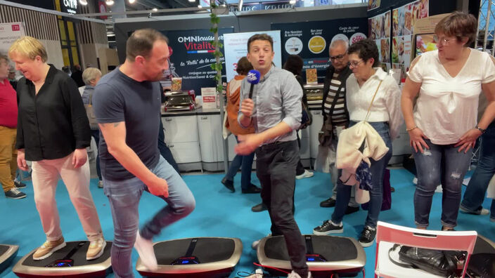 Foire de Paris, Olivier a testé la planche d’oscillation.