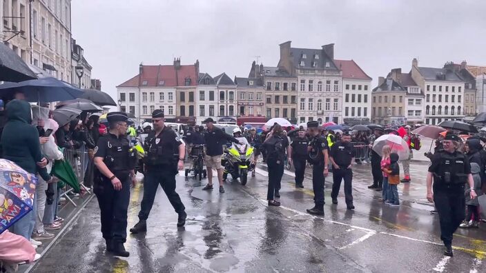 Saint-Omer : l'ambiance commence à monter sur la place Foch pour le passage de la flamme olympique