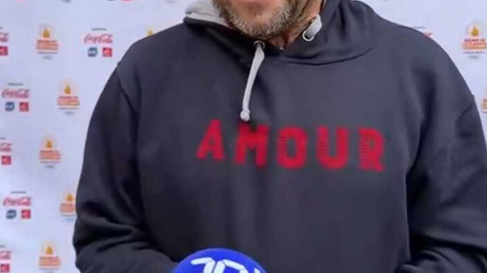Patrick Bruel et Salma Hayek Pinault à Versailles pour accueillir la flamme Olympique