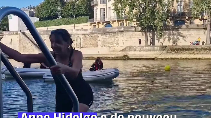 Anne Hidalgo a plongé s'est baigné dans la Seine pour la deuxième fois